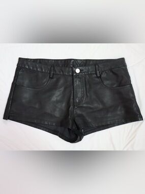 Windsor leather low rise shorts
